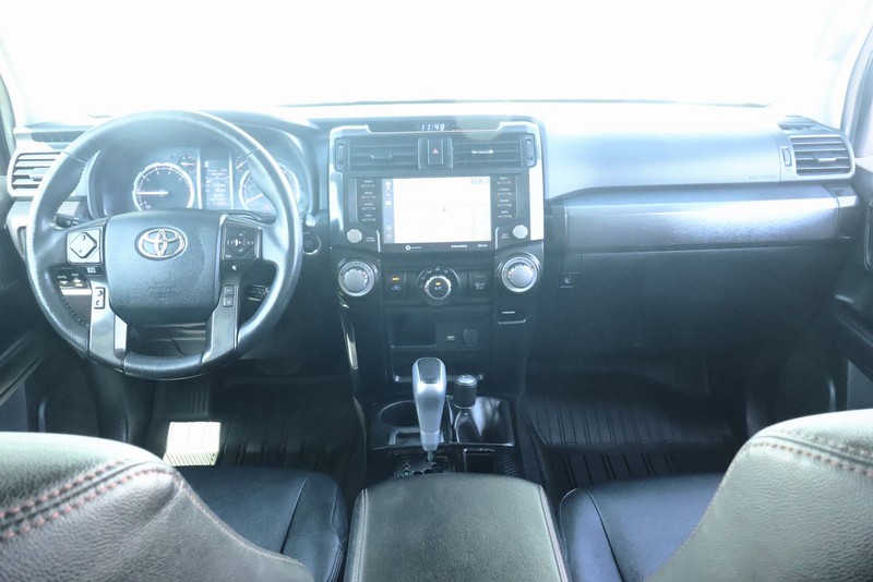 Toyota 4Runner Vehicle Full-screen Gallery Image 32