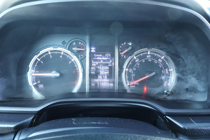 Toyota 4Runner Vehicle Full-screen Gallery Image 33