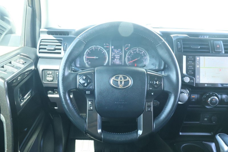 Toyota 4Runner Vehicle Full-screen Gallery Image 34
