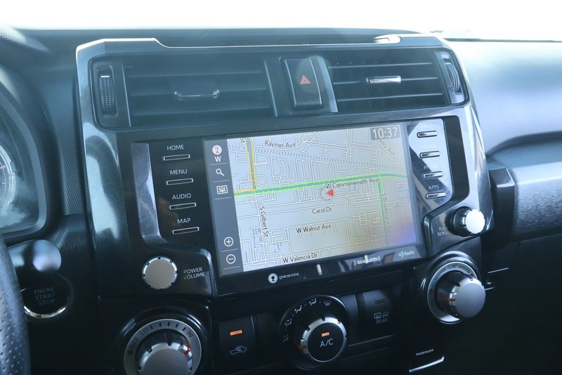 Toyota 4Runner Vehicle Full-screen Gallery Image 36