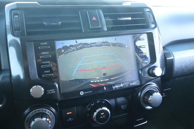 Toyota 4Runner Vehicle Full-screen Gallery Image 37