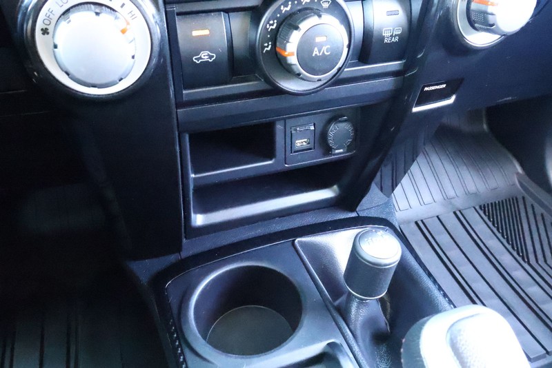 Toyota 4Runner Vehicle Full-screen Gallery Image 38