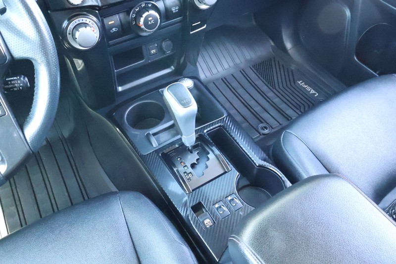 Toyota 4Runner Vehicle Full-screen Gallery Image 39