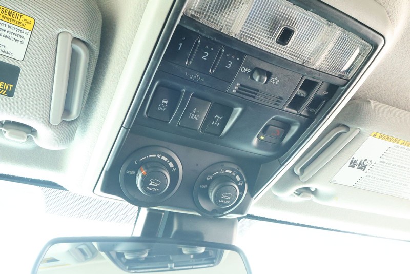 Toyota 4Runner Vehicle Full-screen Gallery Image 40