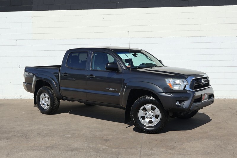 Toyota Tacoma Vehicle Full-screen Gallery Image 02
