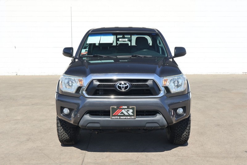 Toyota Tacoma Vehicle Full-screen Gallery Image 03