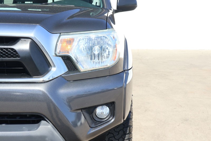 Toyota Tacoma Vehicle Full-screen Gallery Image 04