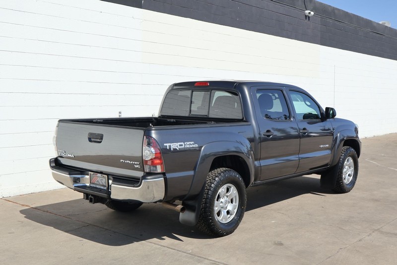 Toyota Tacoma Vehicle Full-screen Gallery Image 05