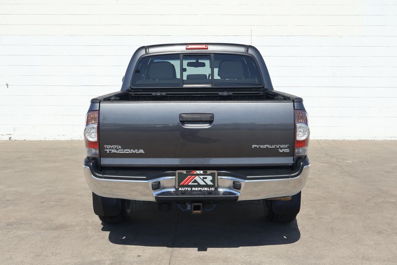 Toyota Tacoma Vehicle Full-screen Gallery Image 06
