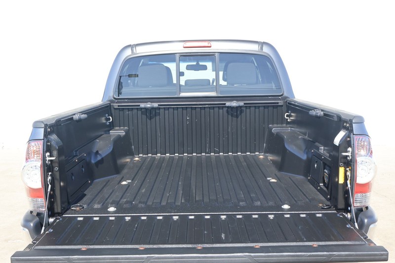 Toyota Tacoma Vehicle Full-screen Gallery Image 09