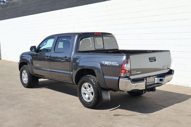 Toyota Tacoma Vehicle Full-screen Gallery Image 10