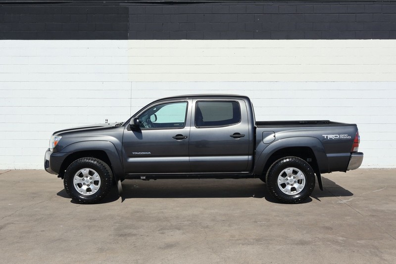 Toyota Tacoma Vehicle Full-screen Gallery Image 11