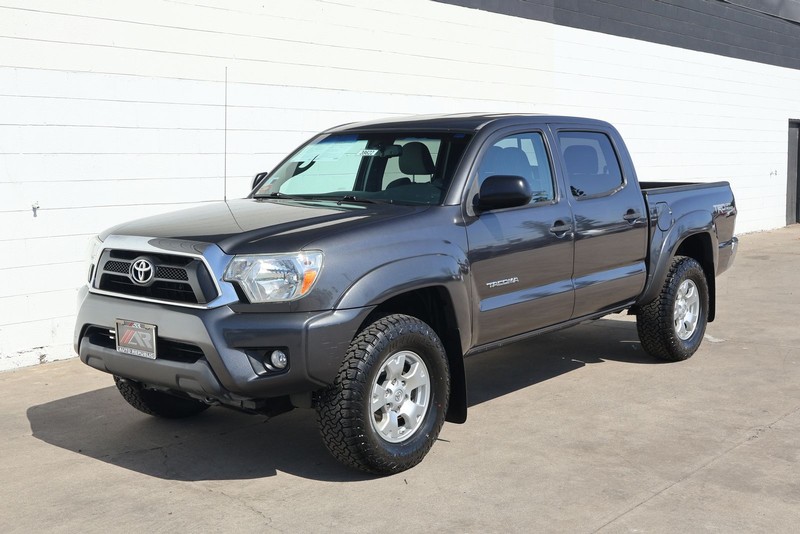 Toyota Tacoma Vehicle Full-screen Gallery Image 12