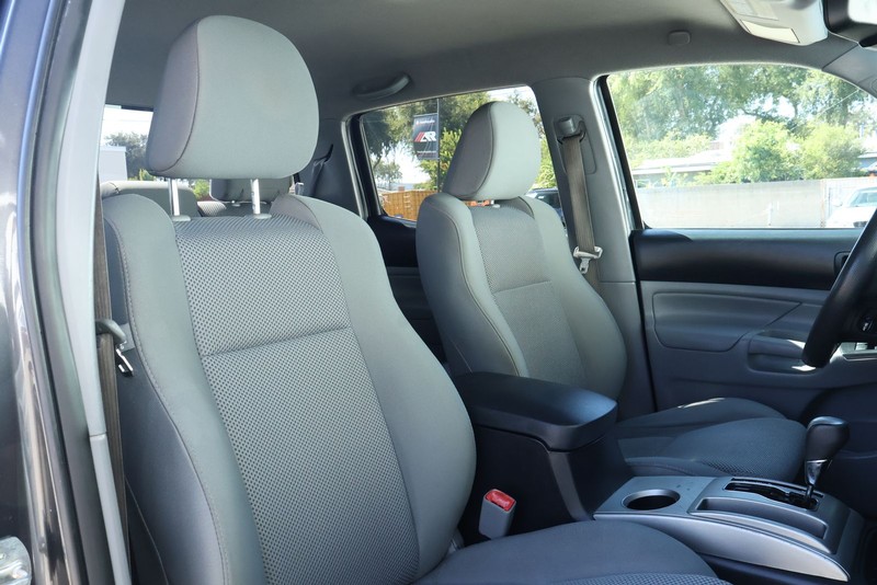 Toyota Tacoma Vehicle Full-screen Gallery Image 20