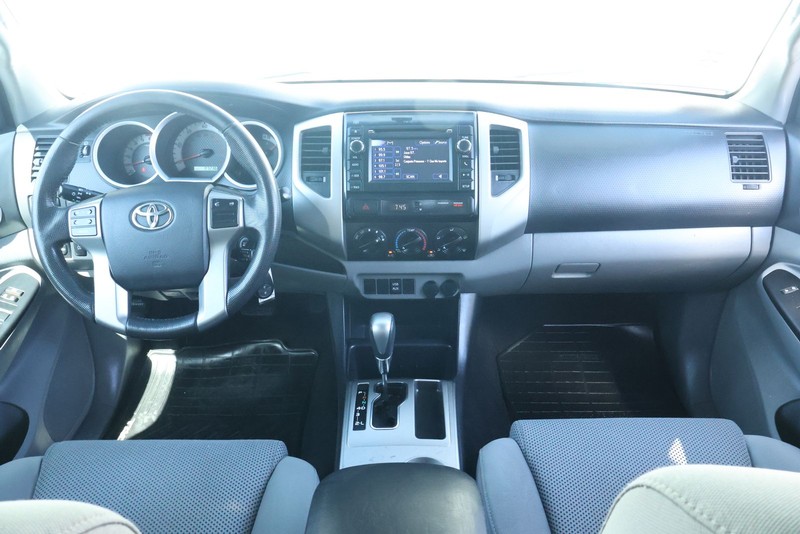 Toyota Tacoma Vehicle Full-screen Gallery Image 23