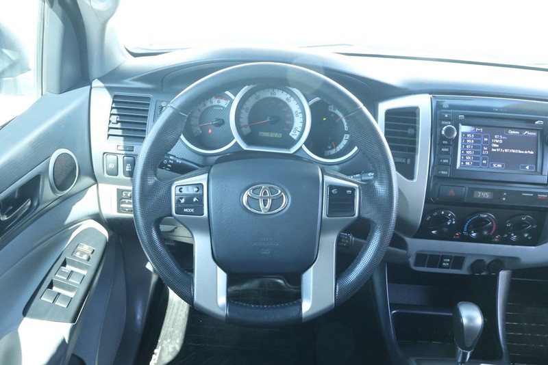 Toyota Tacoma Vehicle Full-screen Gallery Image 25