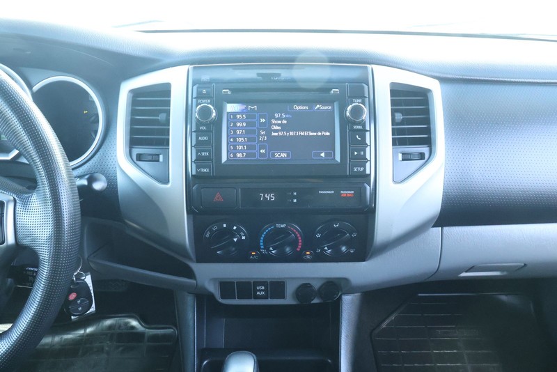 Toyota Tacoma Vehicle Full-screen Gallery Image 26