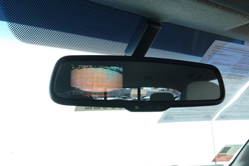 Toyota Tacoma Vehicle Full-screen Gallery Image 28