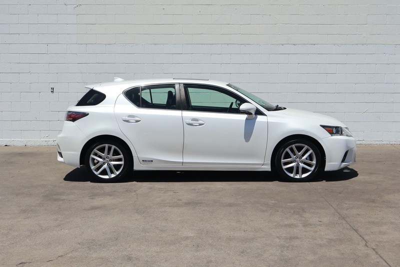Lexus CT 200h Vehicle Full-screen Gallery Image 04