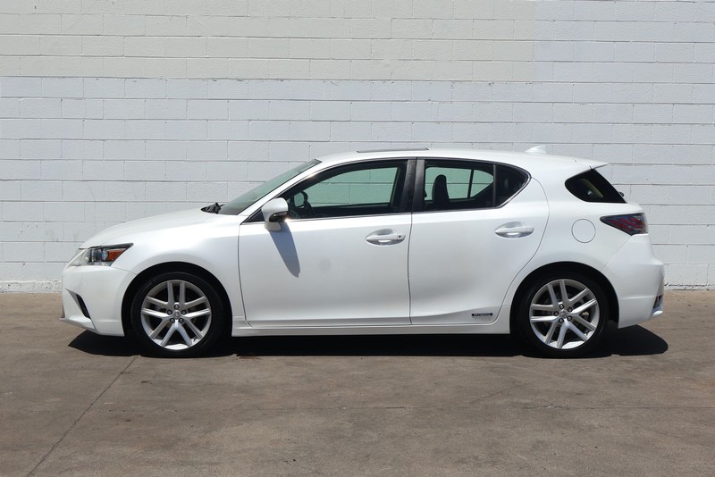 Lexus CT 200h Vehicle Full-screen Gallery Image 10