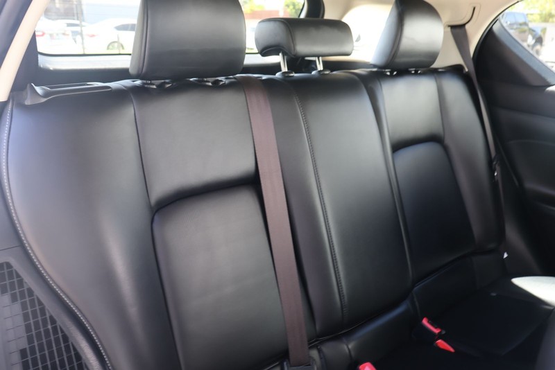 Lexus CT 200h Vehicle Full-screen Gallery Image 20