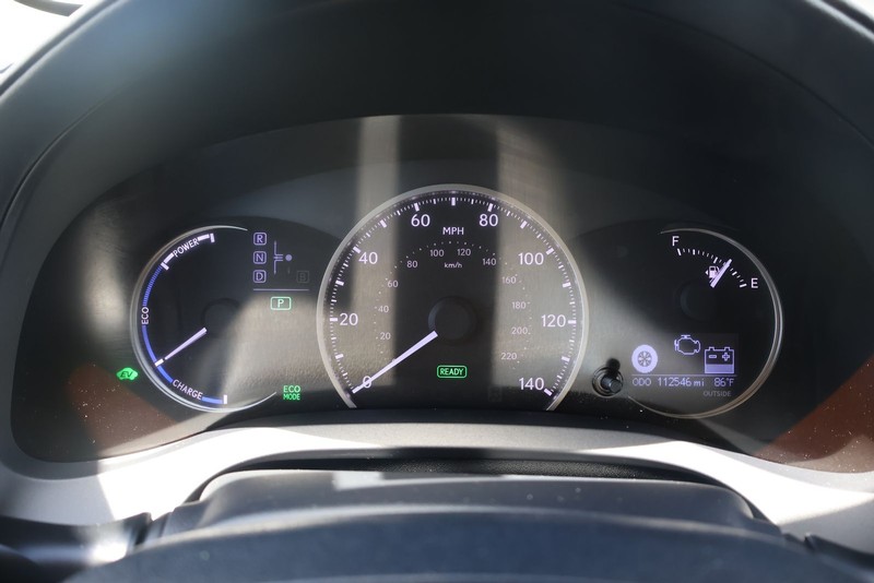 Lexus CT 200h Vehicle Full-screen Gallery Image 22