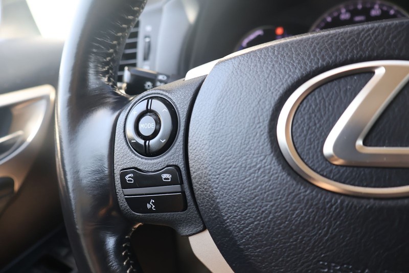 Lexus CT 200h Vehicle Full-screen Gallery Image 24