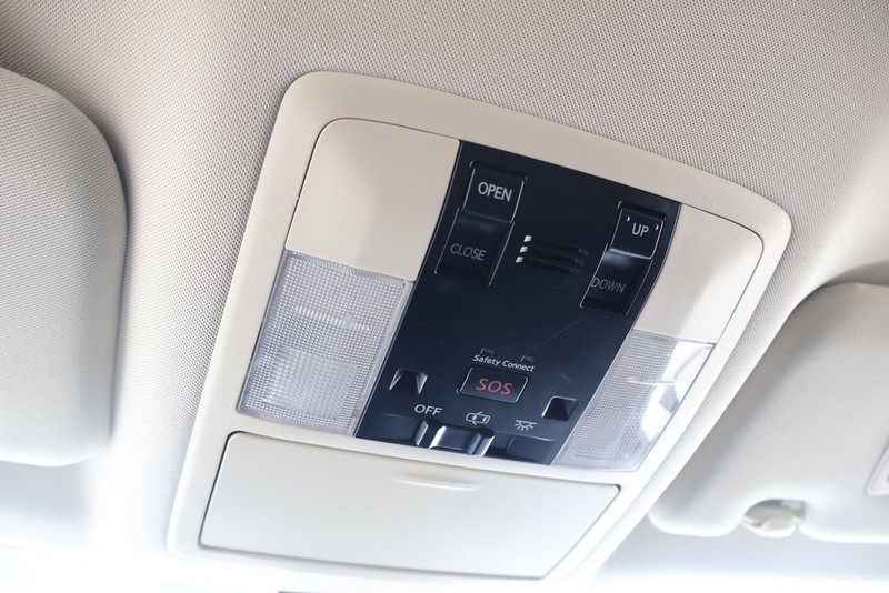 Lexus CT 200h Vehicle Full-screen Gallery Image 32