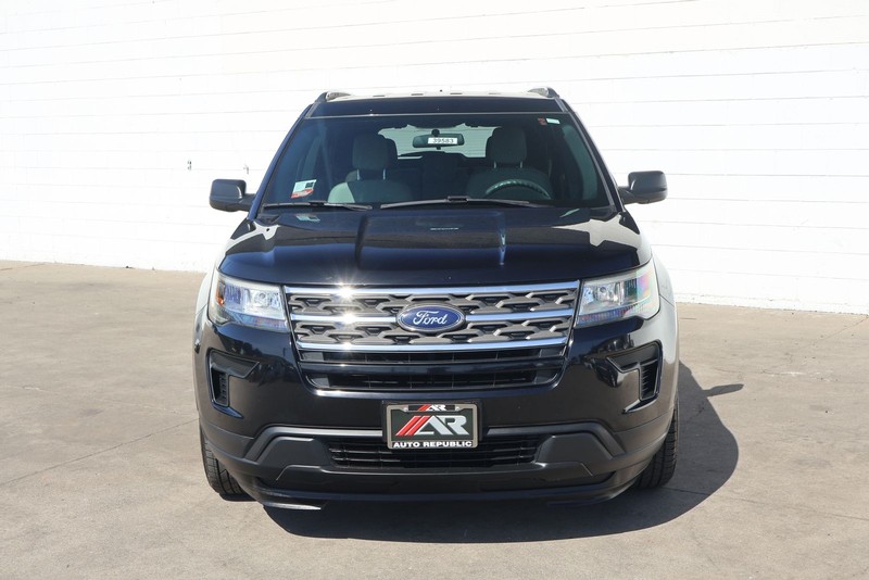 Ford Explorer Vehicle Full-screen Gallery Image 02