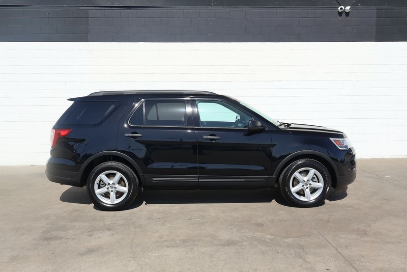 Ford Explorer Vehicle Full-screen Gallery Image 04