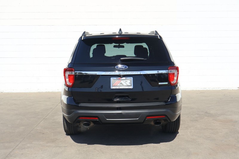Ford Explorer Vehicle Full-screen Gallery Image 06