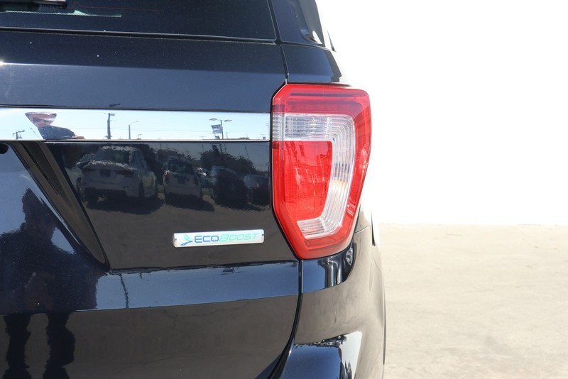 Ford Explorer Vehicle Full-screen Gallery Image 07