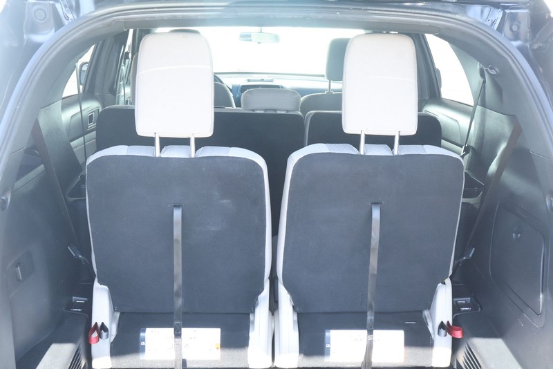 Ford Explorer Vehicle Full-screen Gallery Image 10