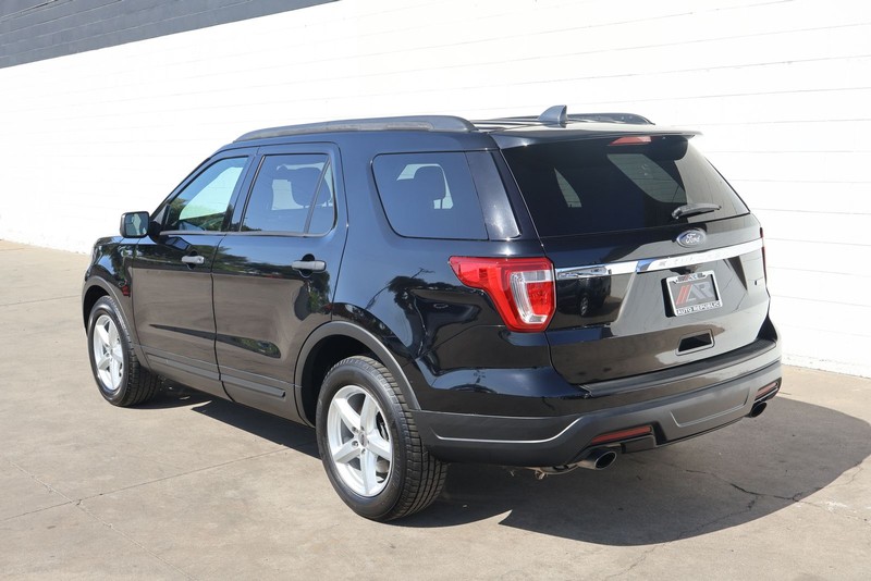 Ford Explorer Vehicle Full-screen Gallery Image 11