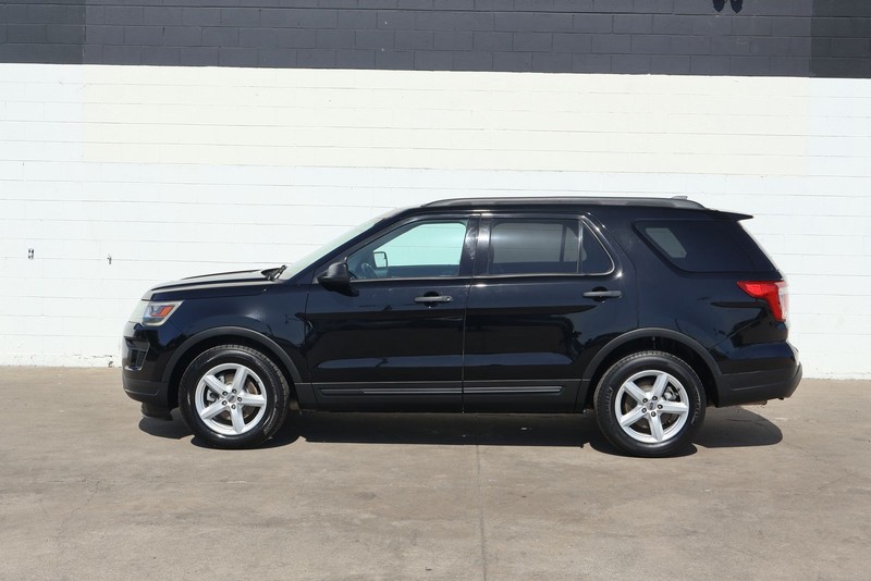 Ford Explorer Vehicle Full-screen Gallery Image 12