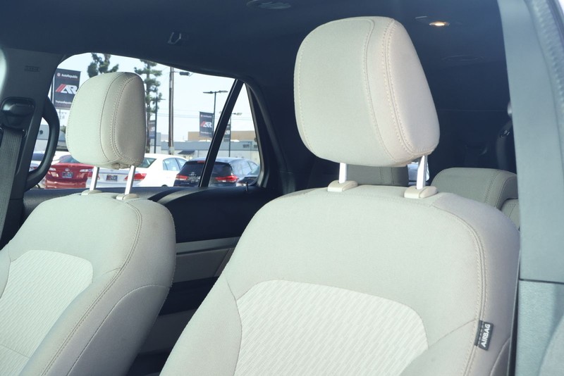Ford Explorer Vehicle Full-screen Gallery Image 20