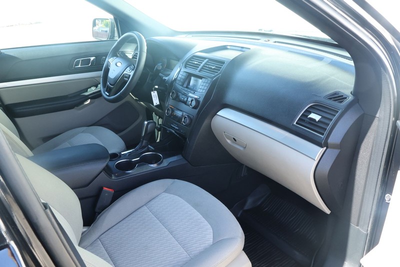 Ford Explorer Vehicle Full-screen Gallery Image 21