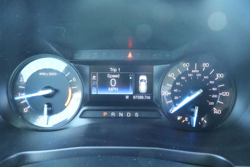 Ford Explorer Vehicle Full-screen Gallery Image 27