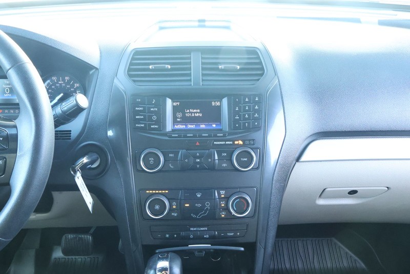 Ford Explorer Vehicle Full-screen Gallery Image 29