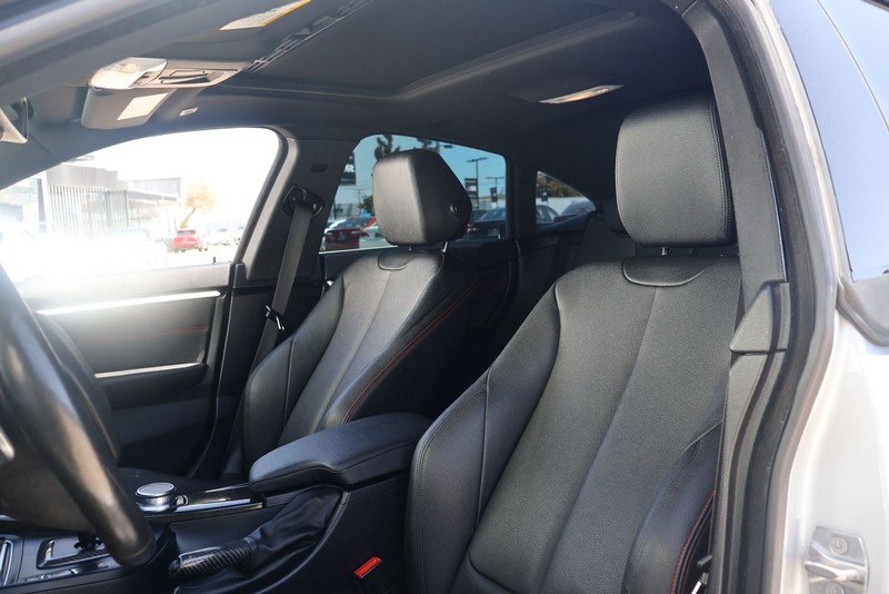 BMW 430i Gran Coupe Vehicle Full-screen Gallery Image 17