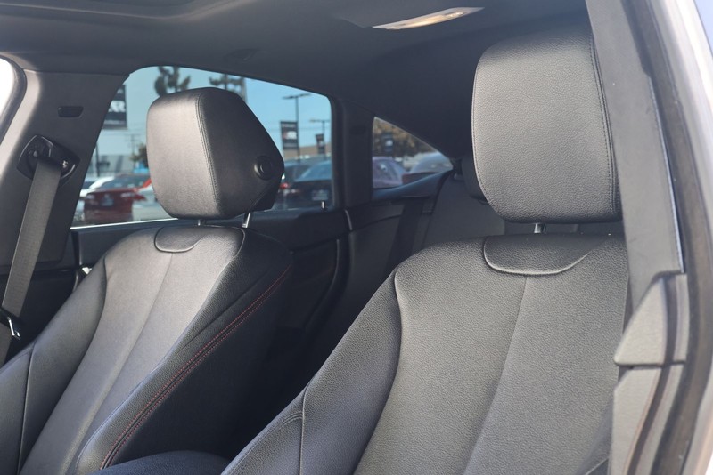 BMW 430i Gran Coupe Vehicle Full-screen Gallery Image 18