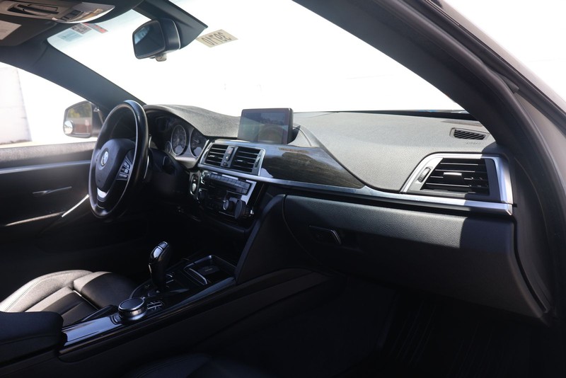 BMW 430i Gran Coupe Vehicle Full-screen Gallery Image 19