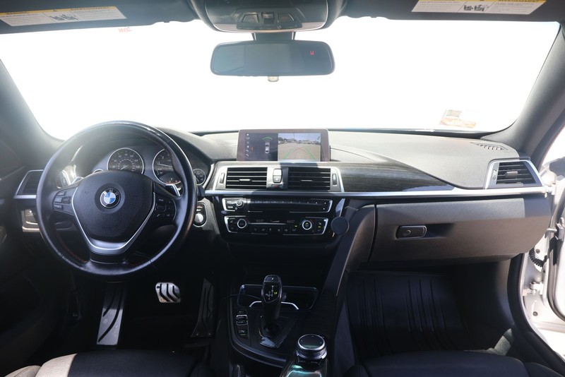 BMW 430i Gran Coupe Vehicle Full-screen Gallery Image 22