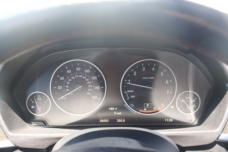 BMW 430i Gran Coupe Vehicle Full-screen Gallery Image 23