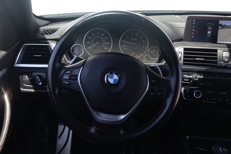 BMW 430i Gran Coupe Vehicle Full-screen Gallery Image 24