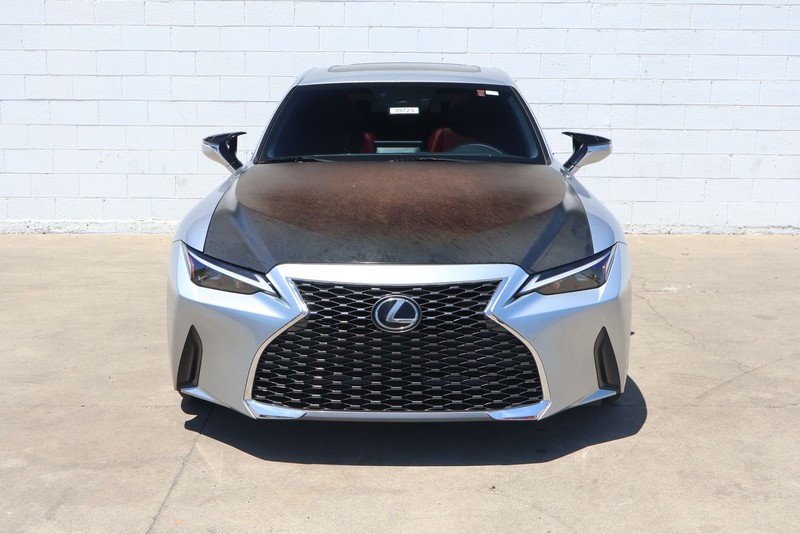 Lexus IS Vehicle Full-screen Gallery Image 02