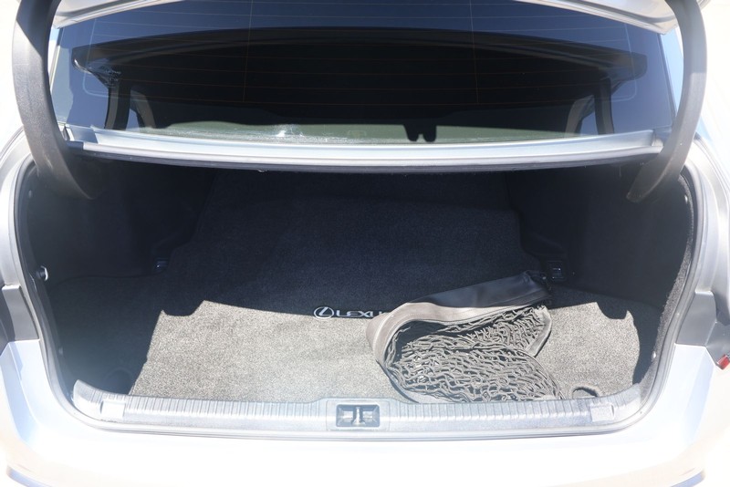 Lexus IS Vehicle Full-screen Gallery Image 08