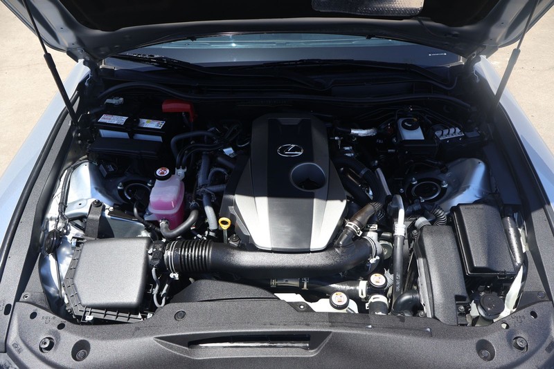 Lexus IS Vehicle Full-screen Gallery Image 12