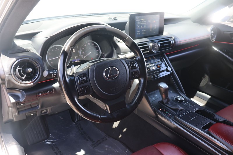 Lexus IS Vehicle Full-screen Gallery Image 14