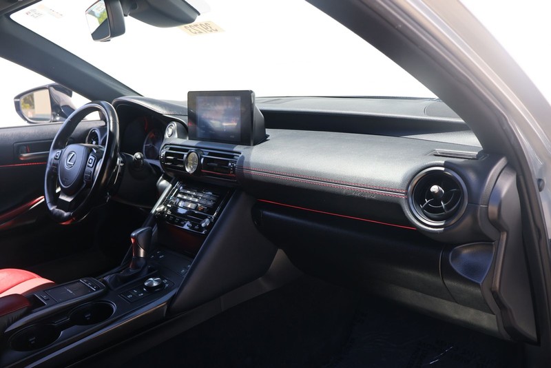 Lexus IS Vehicle Full-screen Gallery Image 17